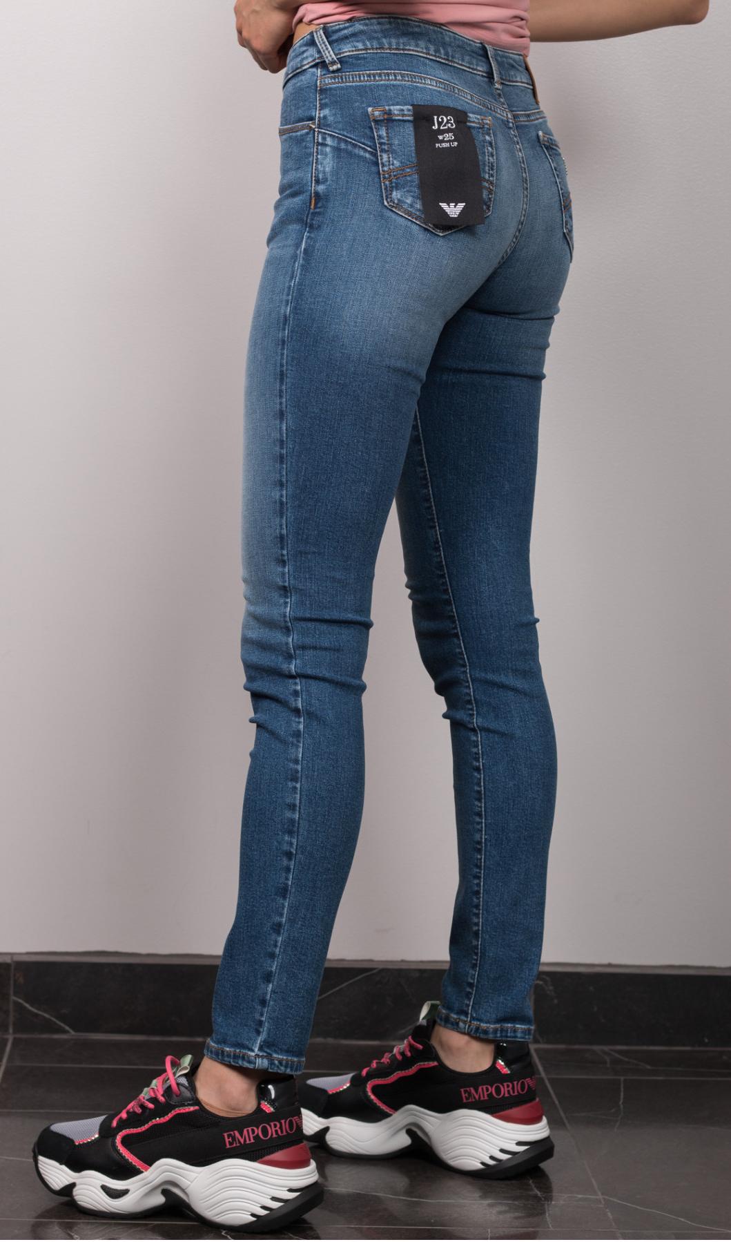 Женские джинсы EMPORIO ARMANI со скидкой
